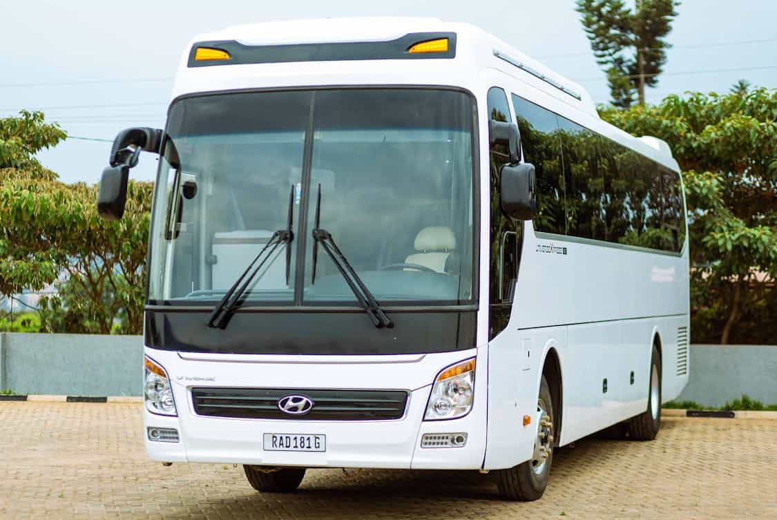 5 Shuttle Benefits That Help You Live More Sustainably